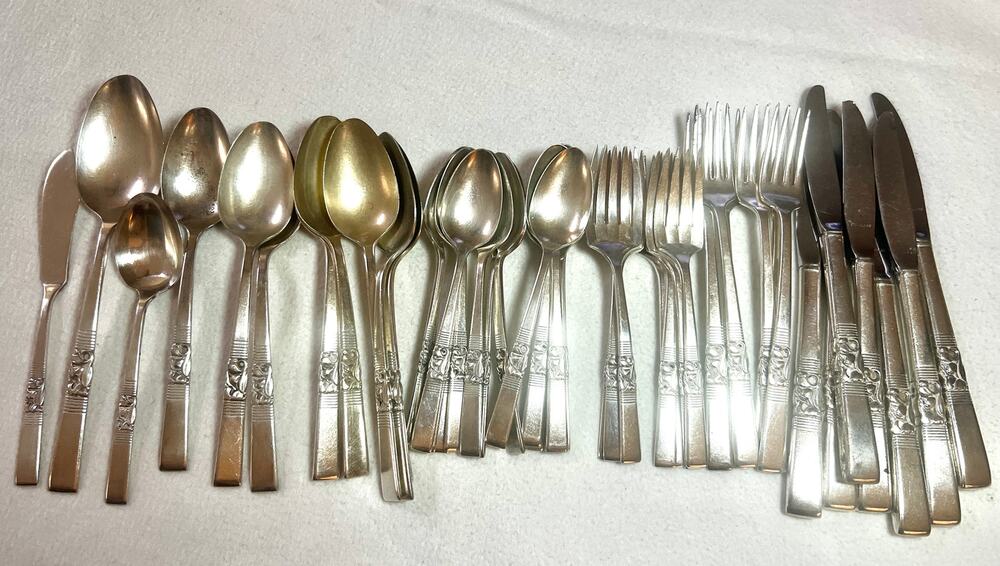 1948 Oneida Community Silverplate MORNING STAR 45 Piece Flatware Set + Serving